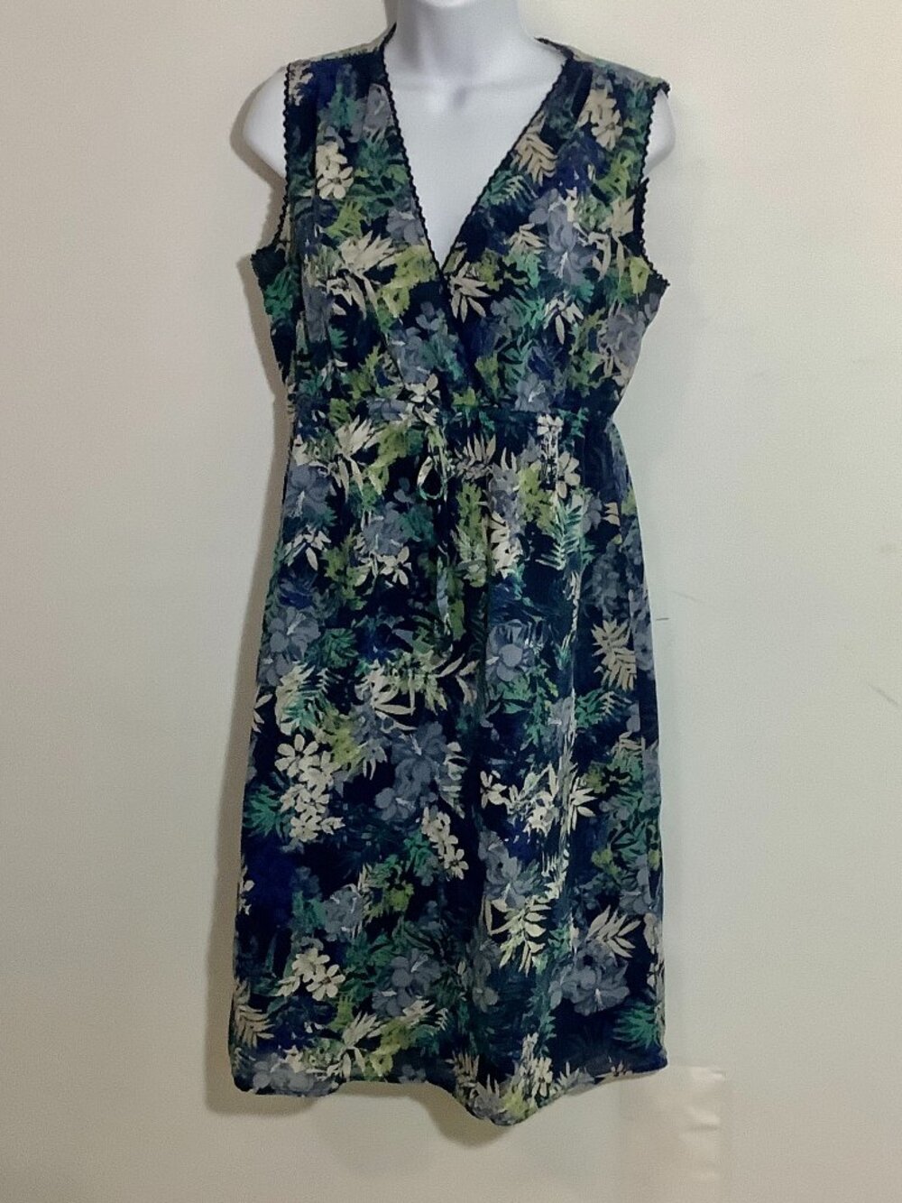 Crossover V Neck Muted Blue Tones Sleeveless Lined Midi Dress Eddie Bauer Sz 8